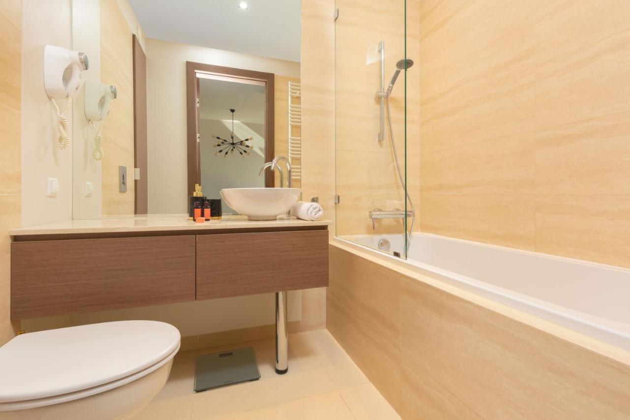 Platinum Towers Apartment With Parking By Renters Prestige Warschau Exterior foto